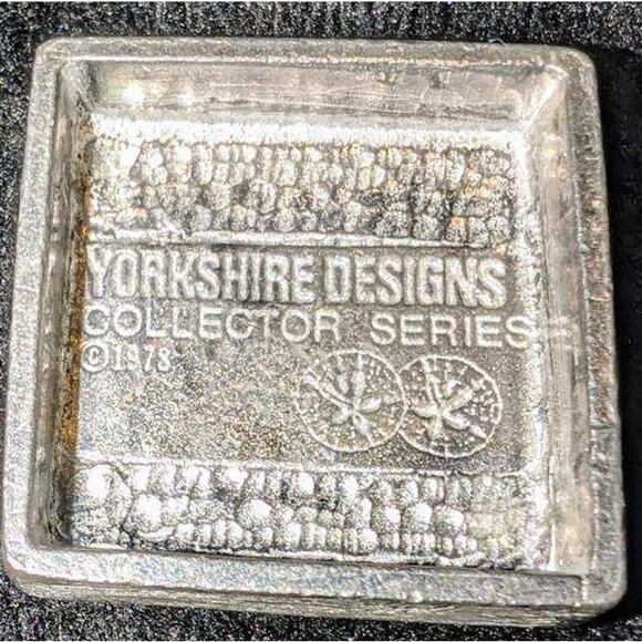 Vintage Yorkshire Designs Collector Series 1978 Pewter Earrings in Trinket Box - Picture 4 of 6